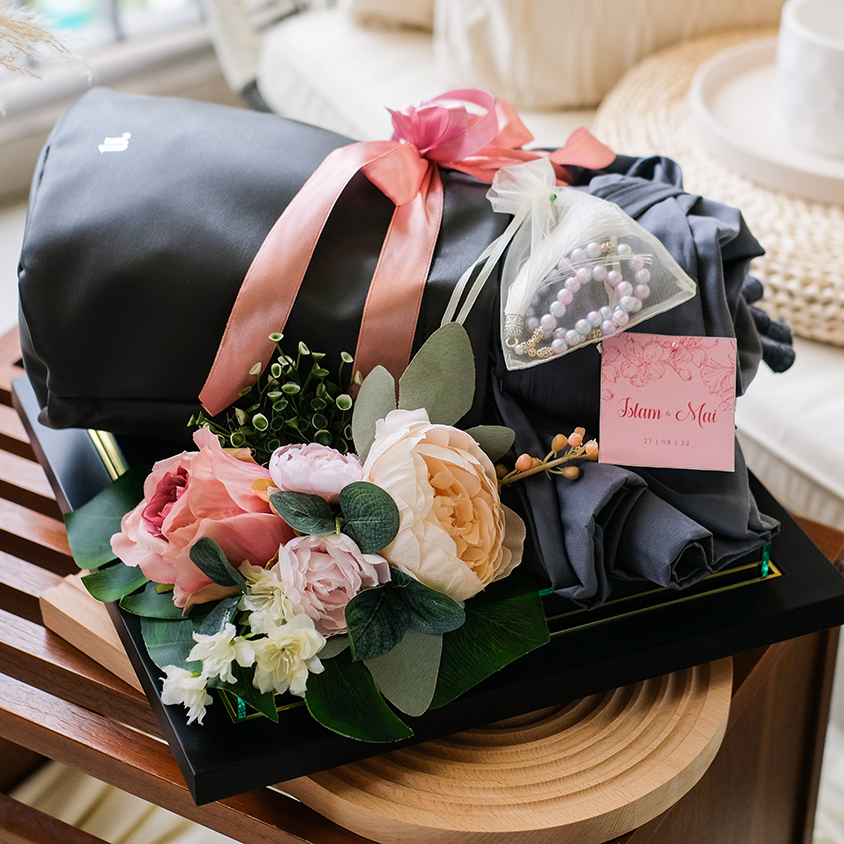 BLACK MIRROR-BASED WEDDING GIFT TRAY (GUBAHAN)