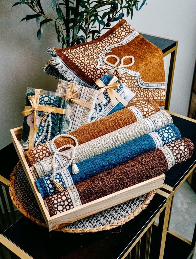 SEJADAH (35CM X 70CM) IN ELEGANT PVC BOX