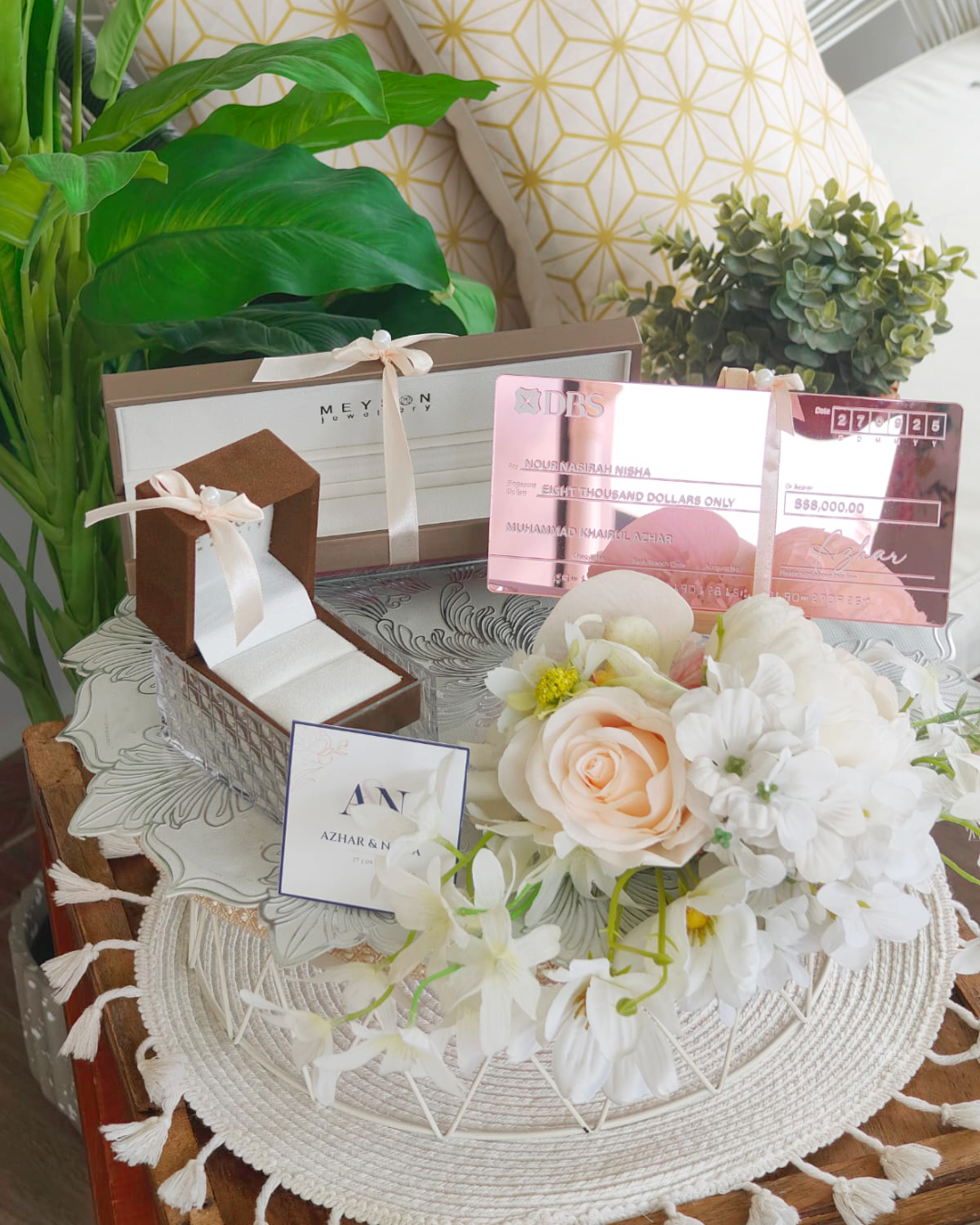 CLASSIC BLOOM WOODEN BASE WEDDING GIFT TRAY (GUBAHAN)