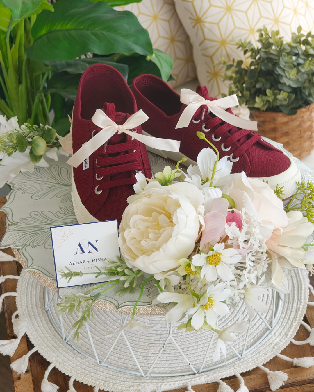 CLASSIC BLOOM WOODEN BASE WEDDING GIFT TRAY (GUBAHAN)