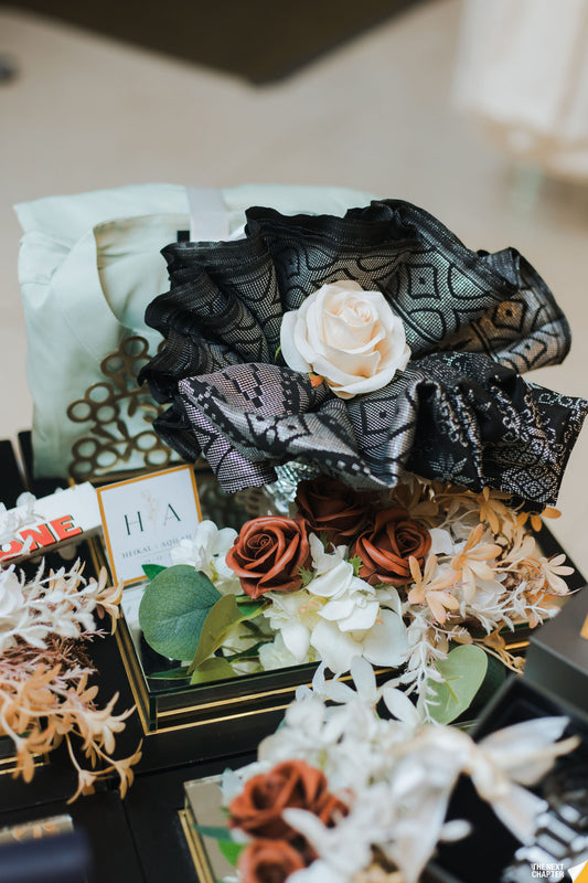 BLACK MIRRORED-BASE WEDDING GIFT TRAY (GUBAHAN)