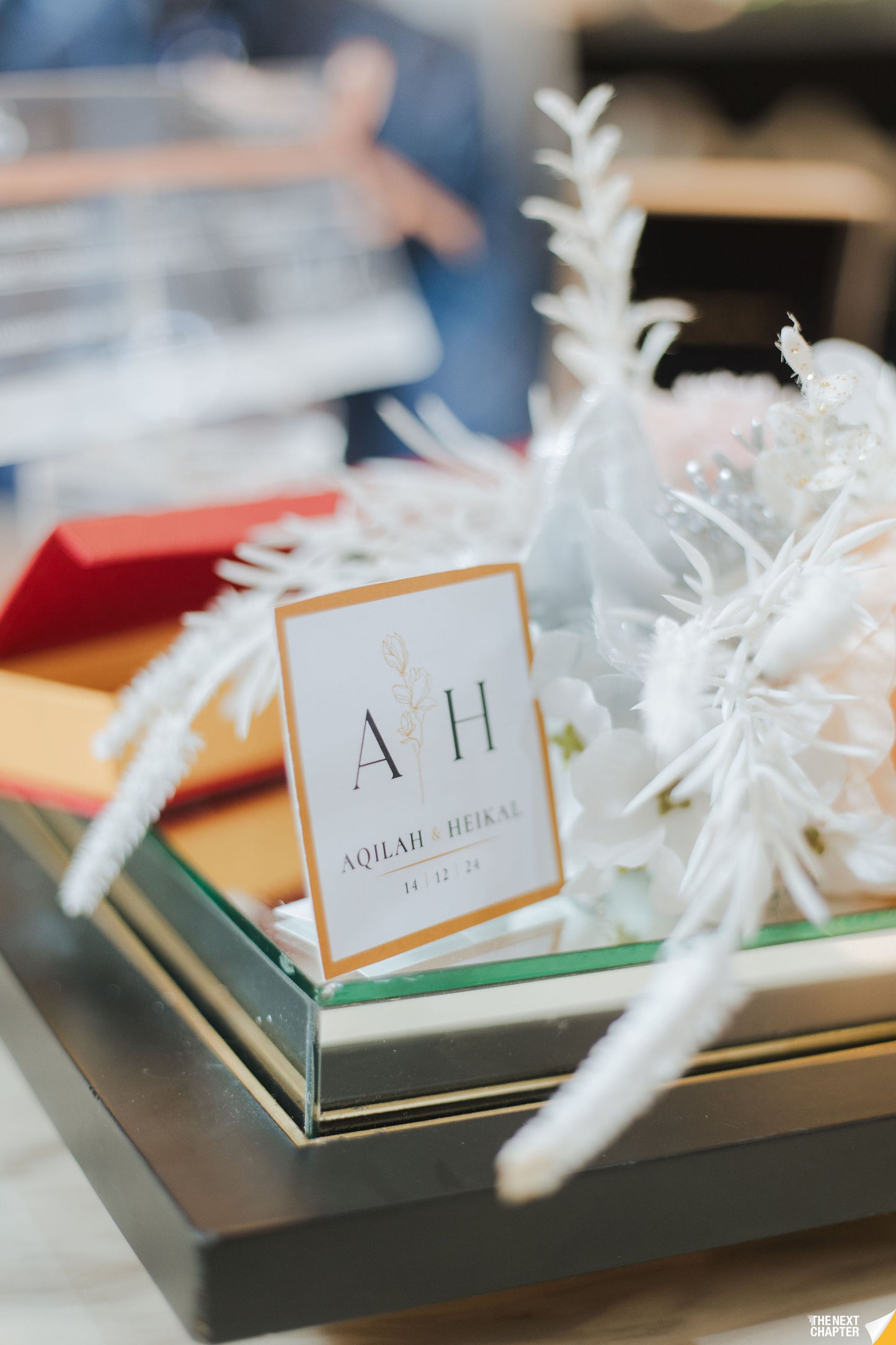 BLACK MIRRORED-BASE WEDDING GIFT TRAY (GUBAHAN)