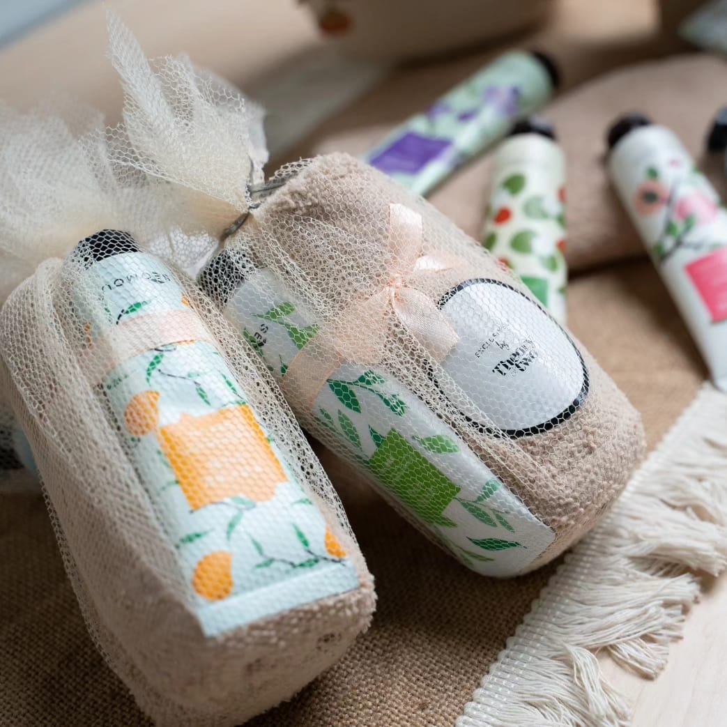 MICROFIBER TOWEL AND HAND LOTION SET 