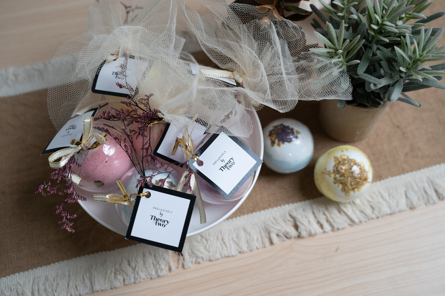 DRIED FLOWERS BATH BOMB