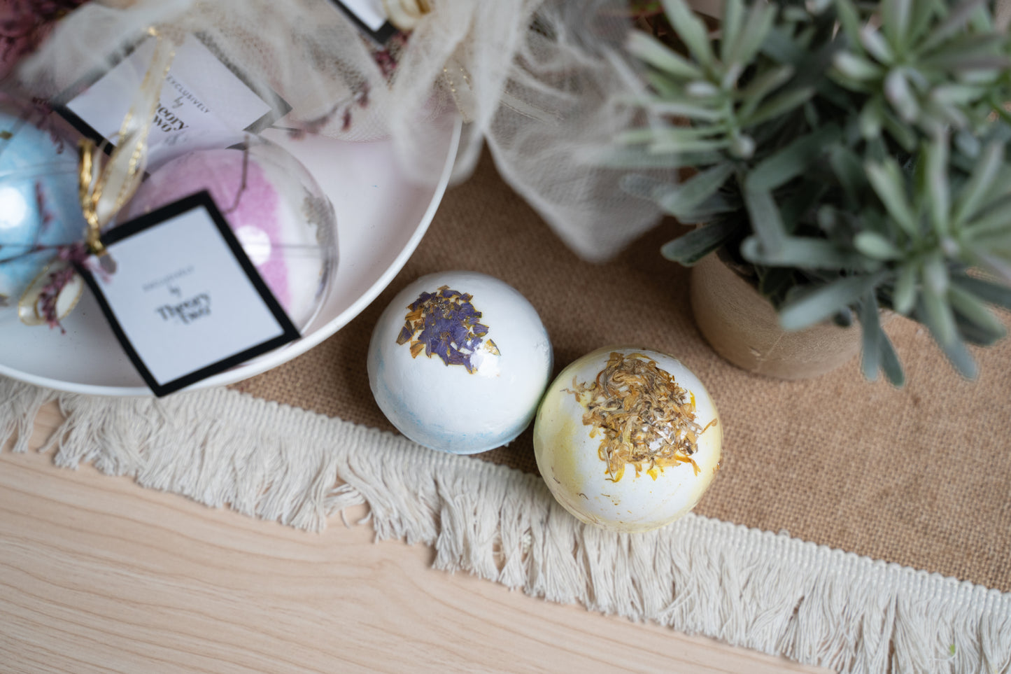 DRIED FLOWERS BATH BOMB
