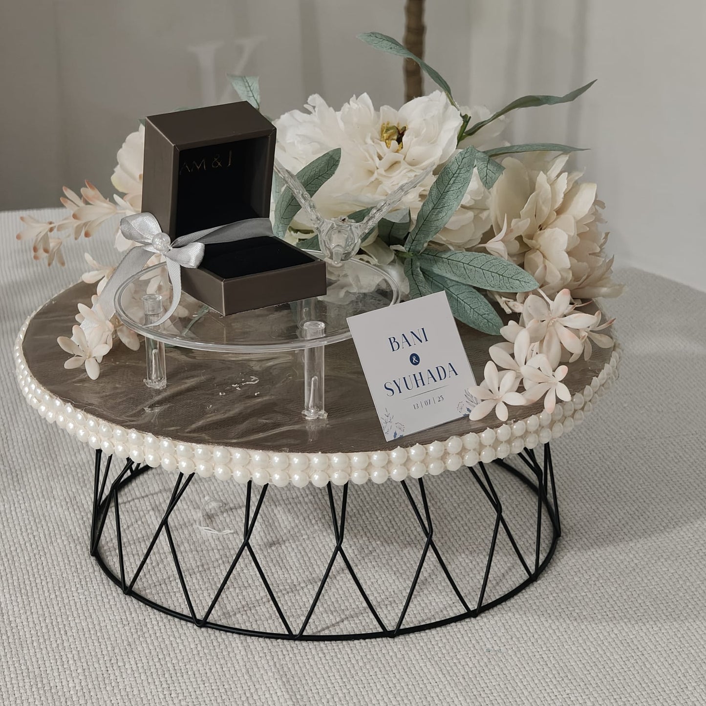 CLASSIC BROWN WOODEN BASE WEDDING GIFT TRAY (GUBAHAN)