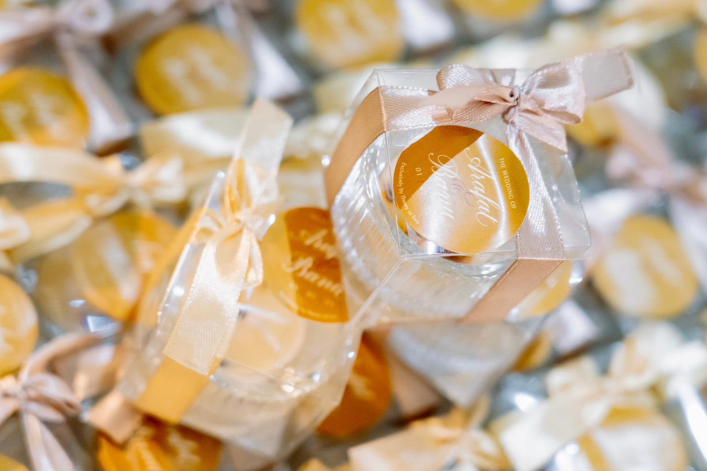SCENTED TEA LIGHT CANDLE + COLOURED GLASS HOLDER