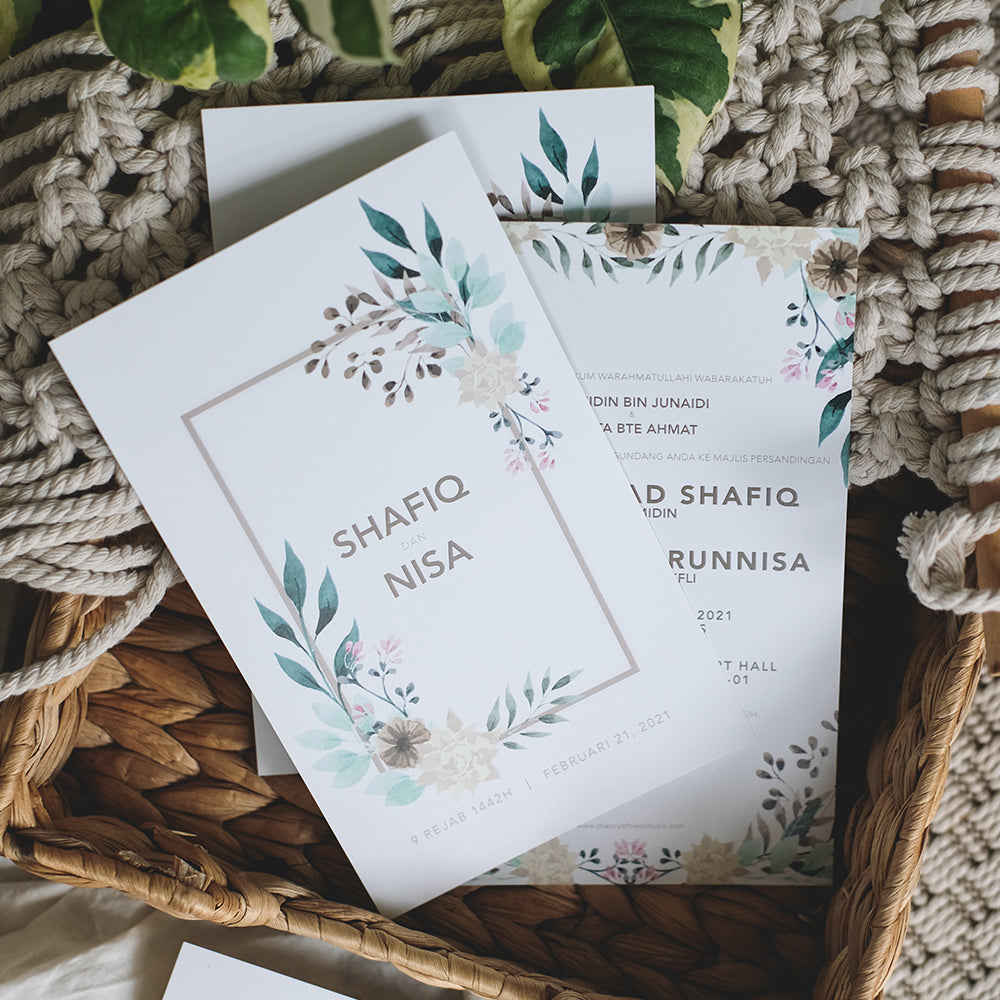 ELEGANT EUCALYPTUS FRAME WEDDING INVITATION