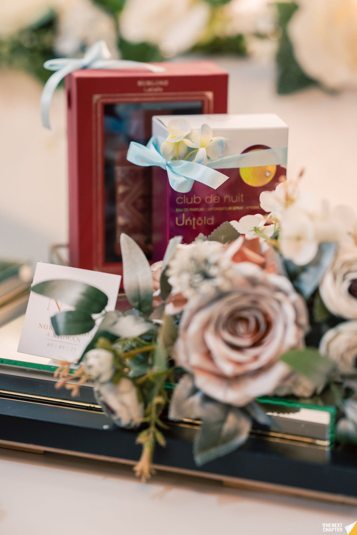 BLACK MIRRORED-BASE WEDDING GIFT TRAY (GUBAHAN)