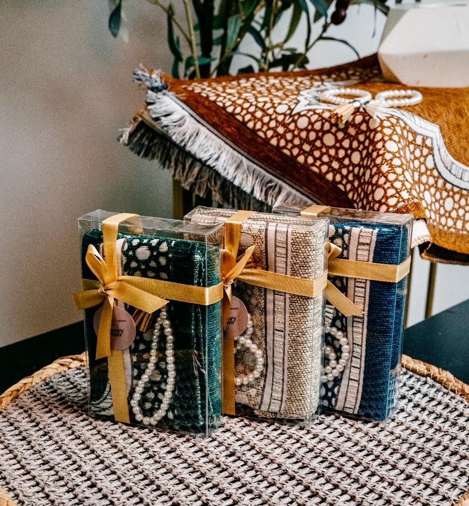 SEJADAH (35CM X 70CM) AND TASBIH IN ELEGANT PVC BOX